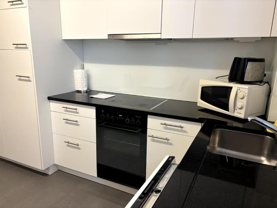 Cozy 2br Near - 8 Apartamento