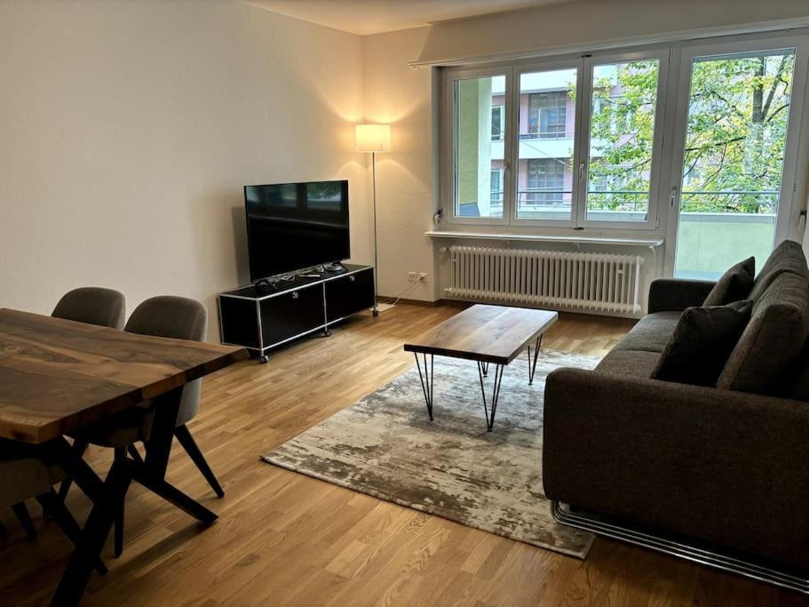 Cozy 2br Near - 8 Apartamento Zurique